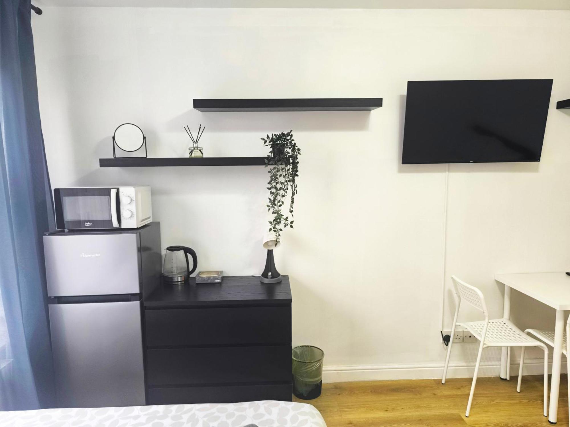 Gæstehus 4 Person 3min From South Wimbeldon Tube Station Room2