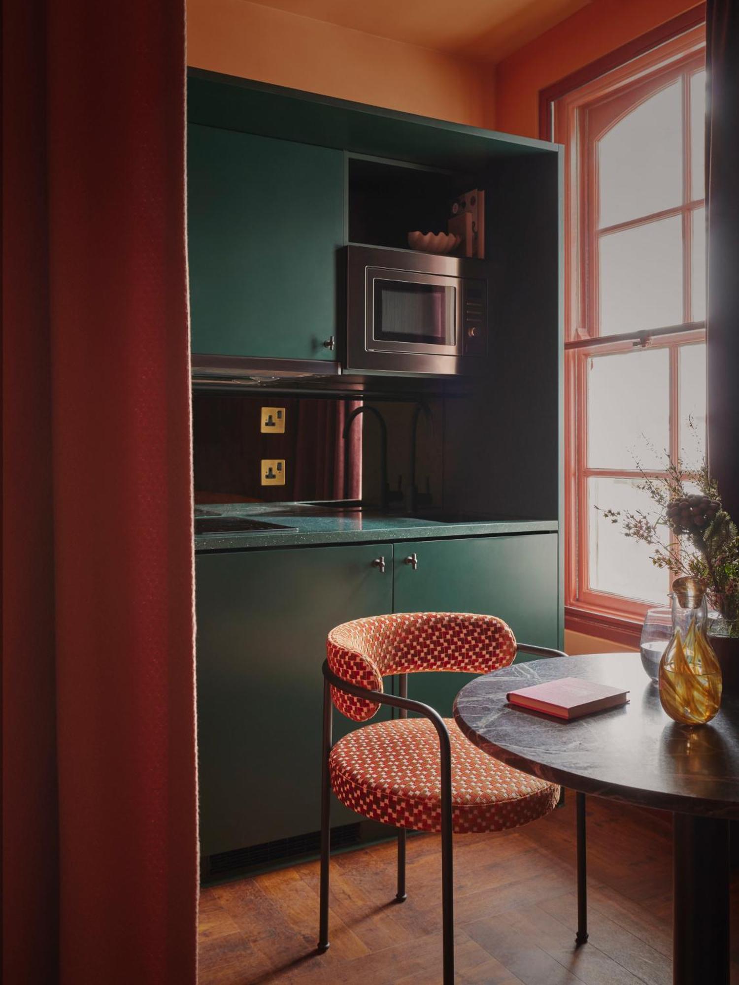 Hotel Ember Locke Kensington 4*