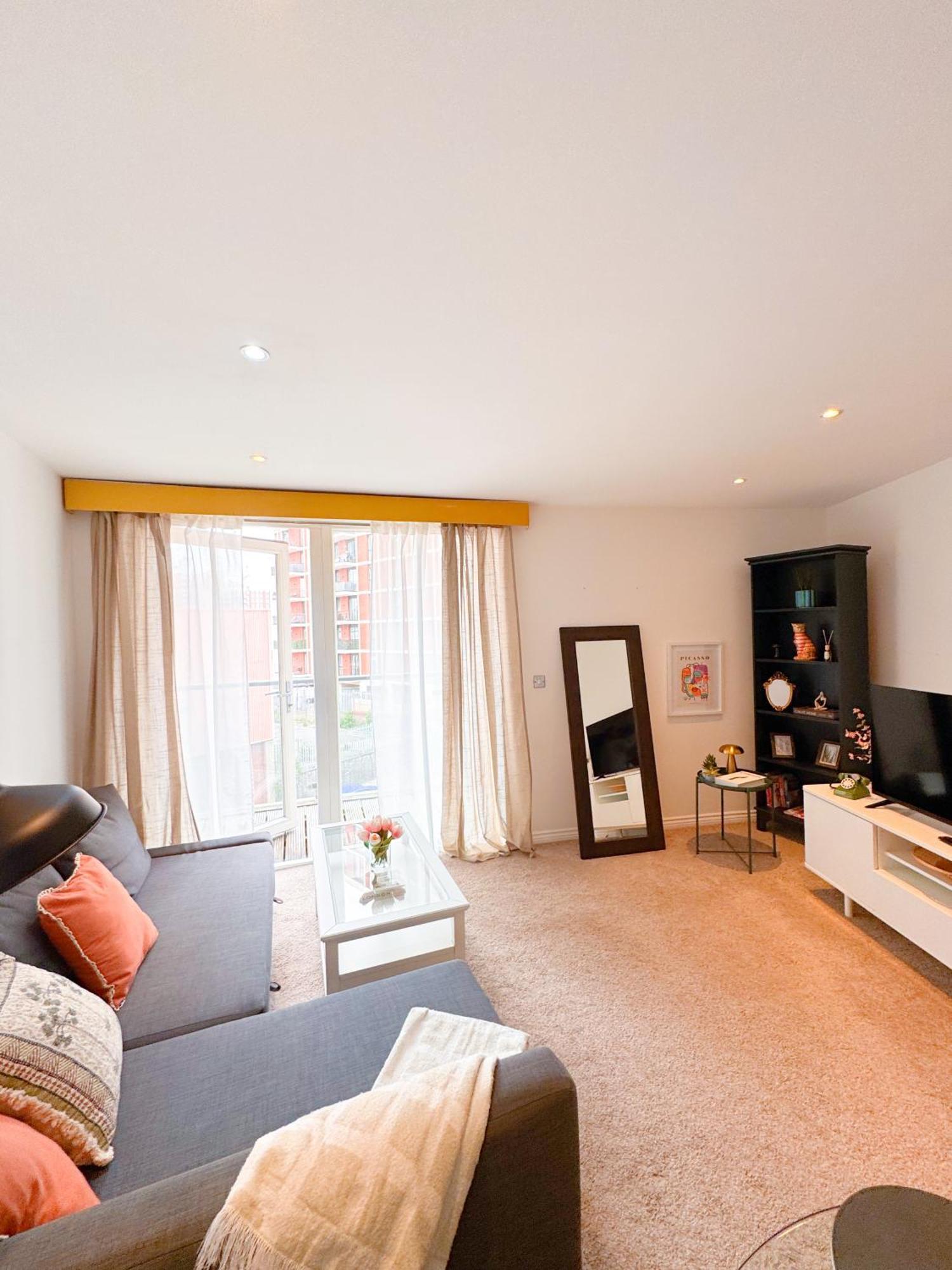 Family Stay London With Balcony In Battersea Power Station Apartment *