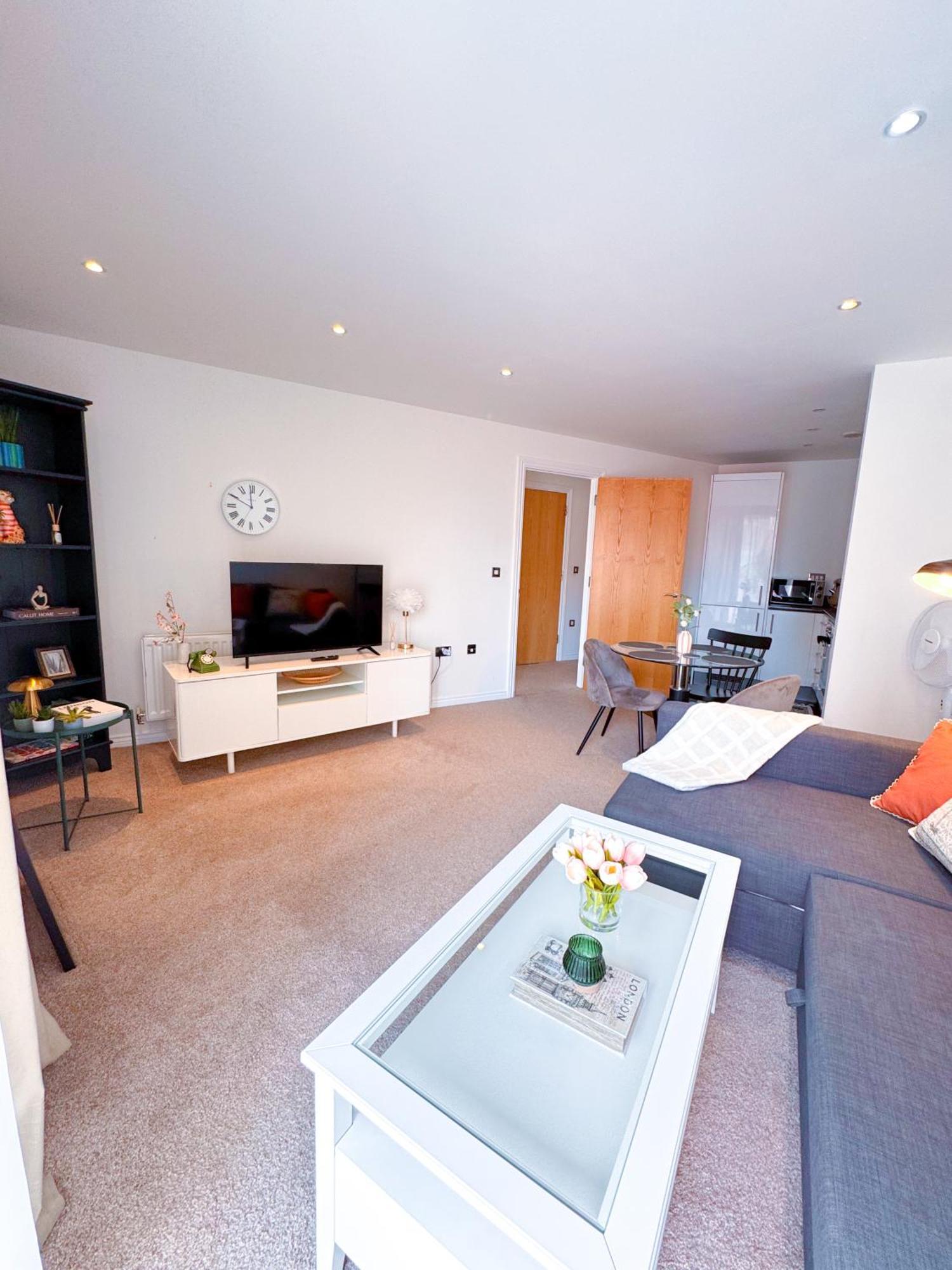 Family Stay London With Balcony In Battersea Power Station *
