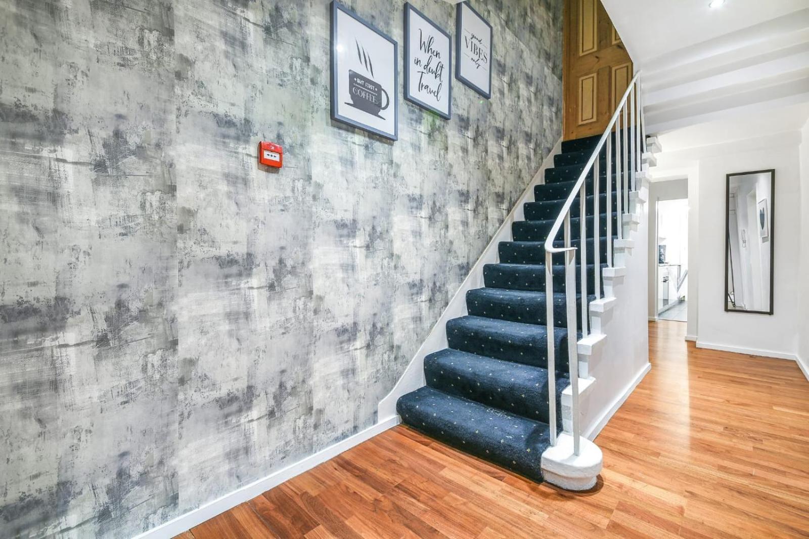 Stylish Basement Flat With Patio Near Edgware Road & 6mins Walk To Marble Arch Station Lejlighed London