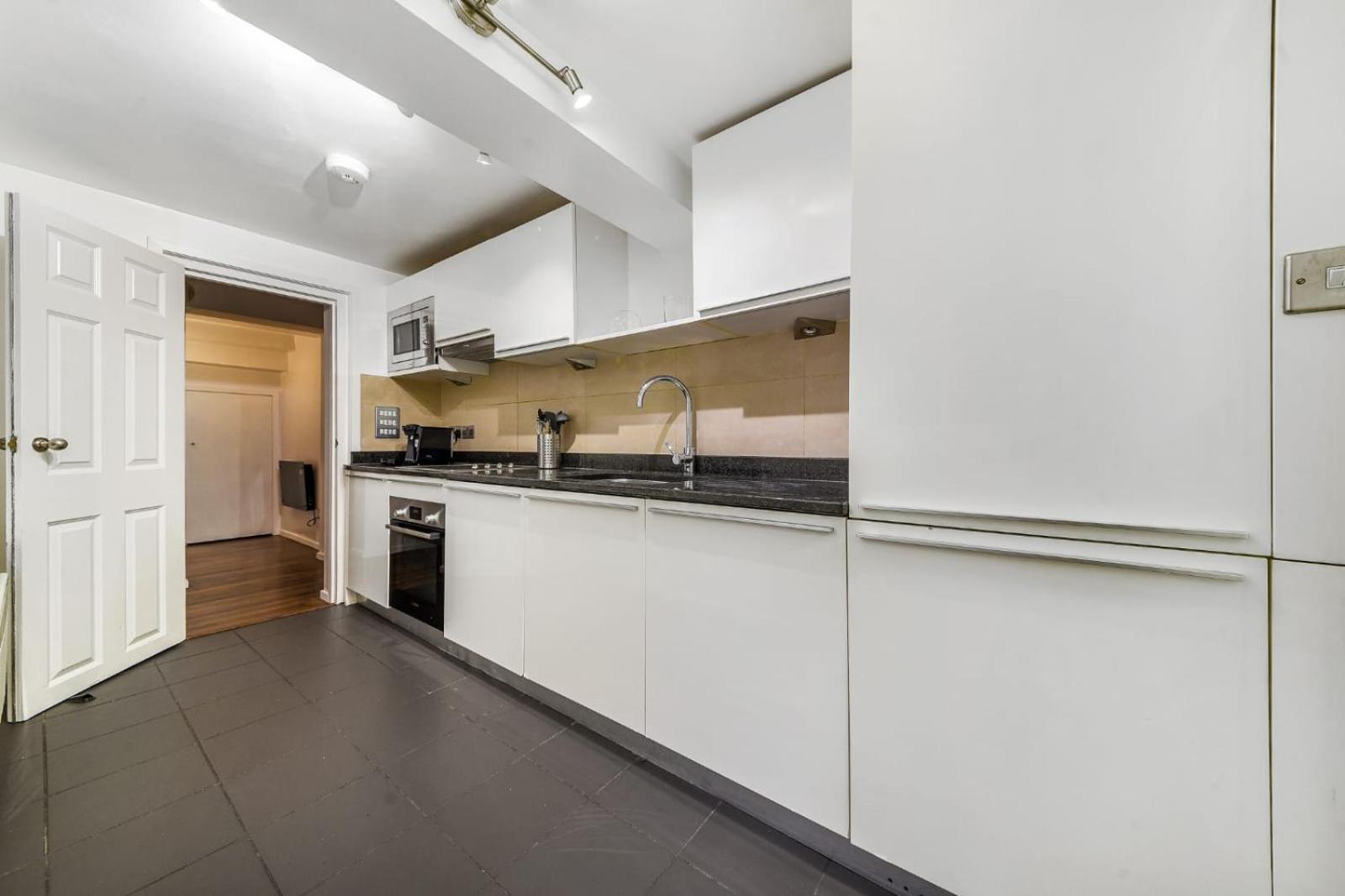 Lejlighed Stylish Basement Flat With Patio Near Edgware Road & 6mins Walk To Marble Arch Station London