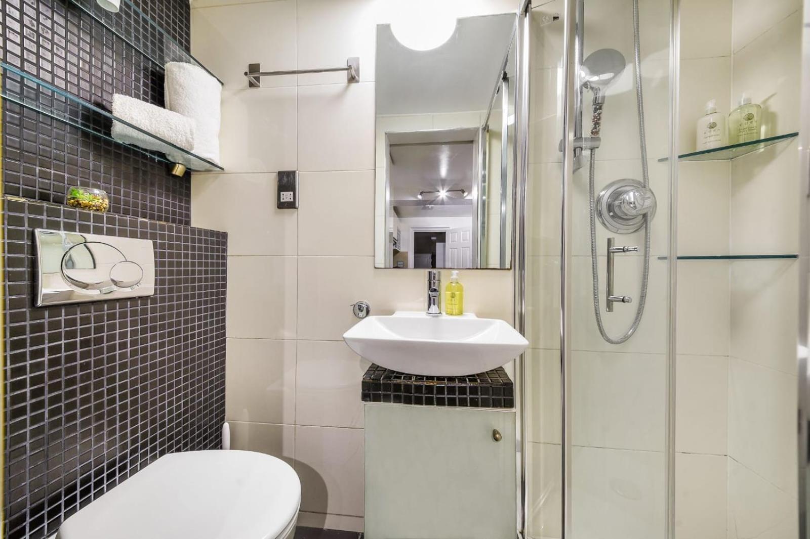 Lejlighed Stylish Basement Flat With Patio Near Edgware Road & 6mins Walk To Marble Arch Station