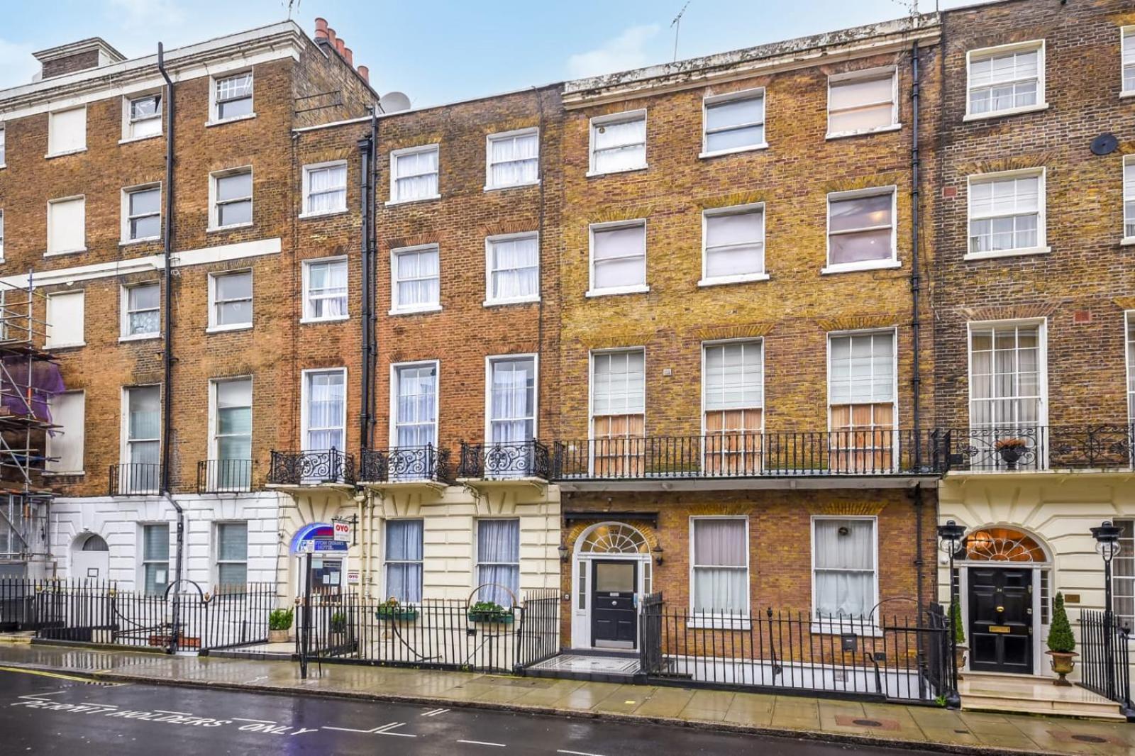 Stylish Basement Flat With Patio Near Edgware Road & 6mins Walk To Marble Arch Station