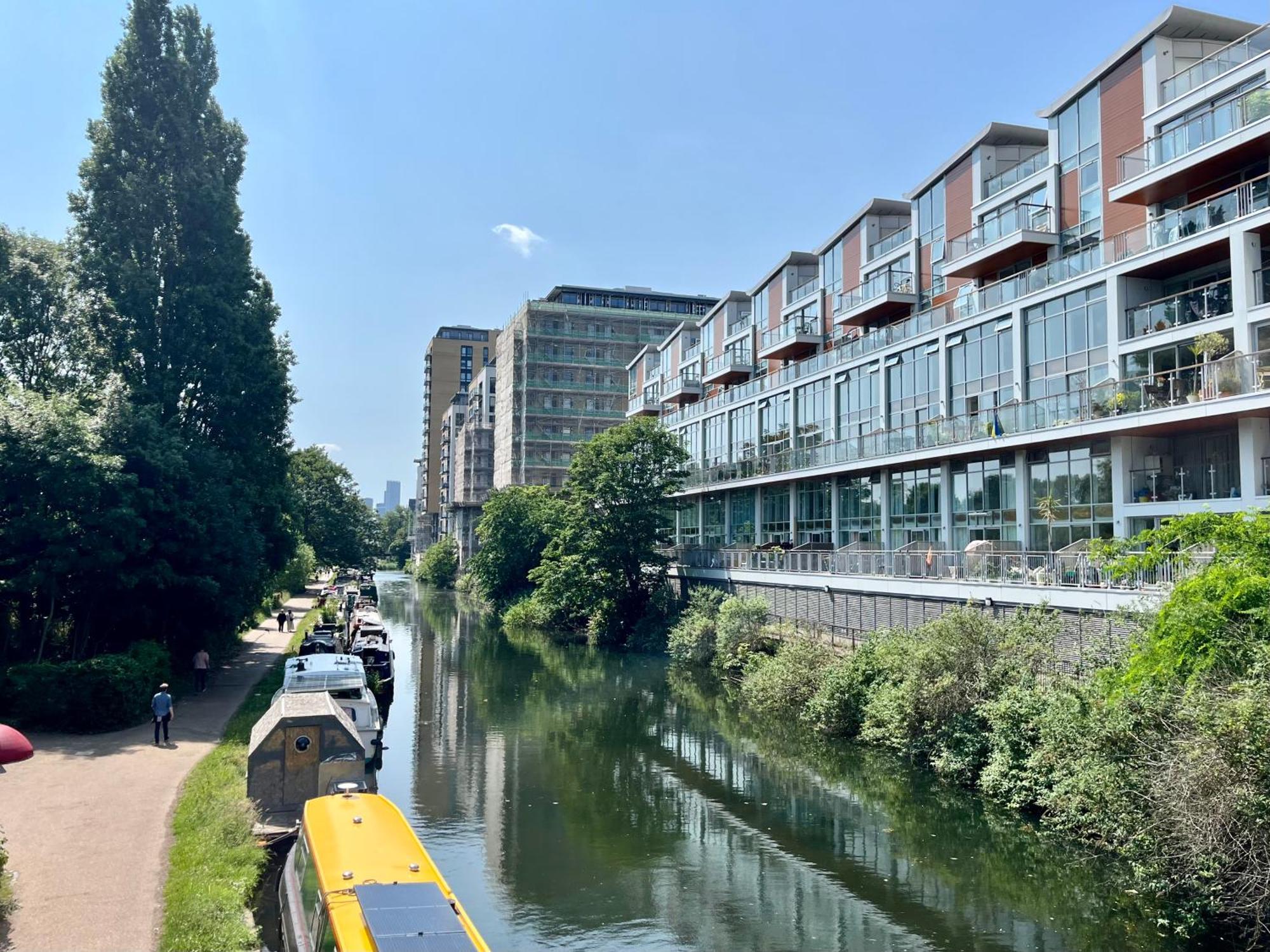 Luxury Canal-front 2 Bedroom Loft *