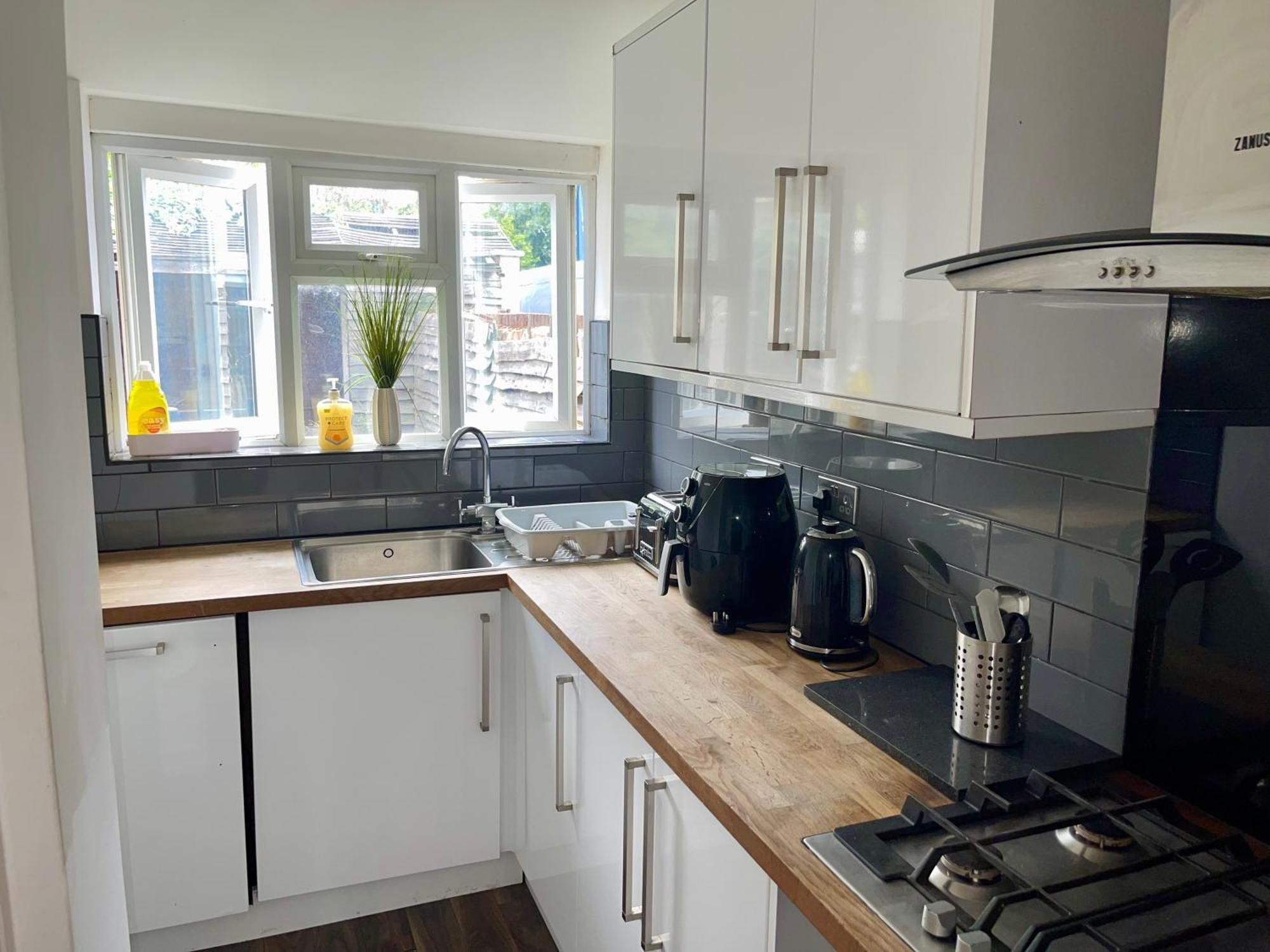 Spacious 2 Bedroom With Garden And Driveway Near Wimbledon Apartment *