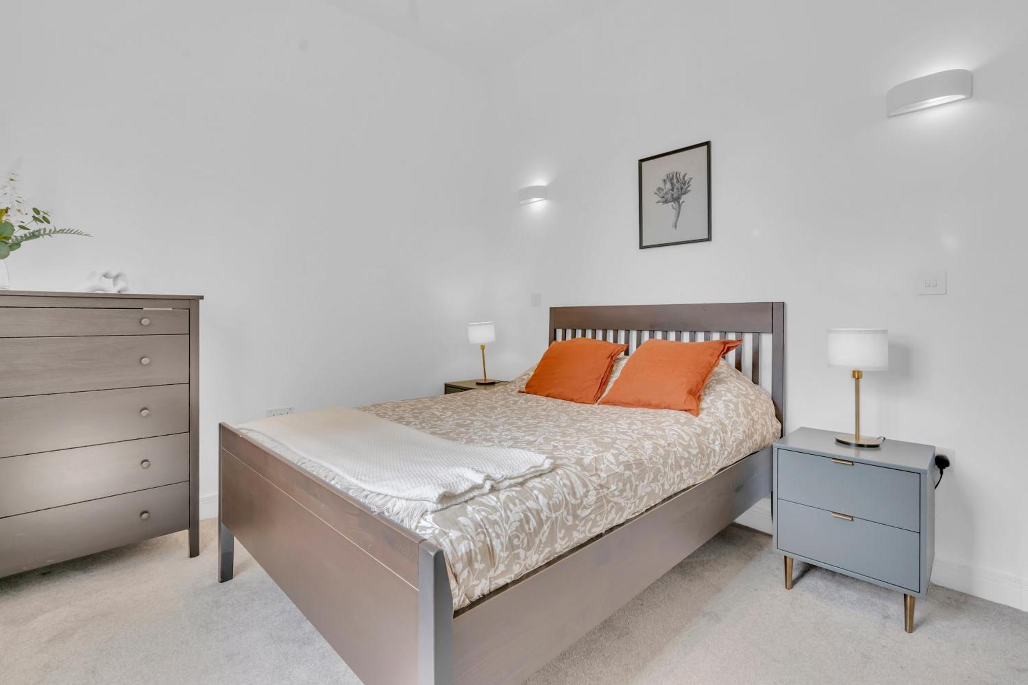 Modern Cosy 2 Bed Apartment, Smart Tv & Netflix With Private Balcony And View Apartment *