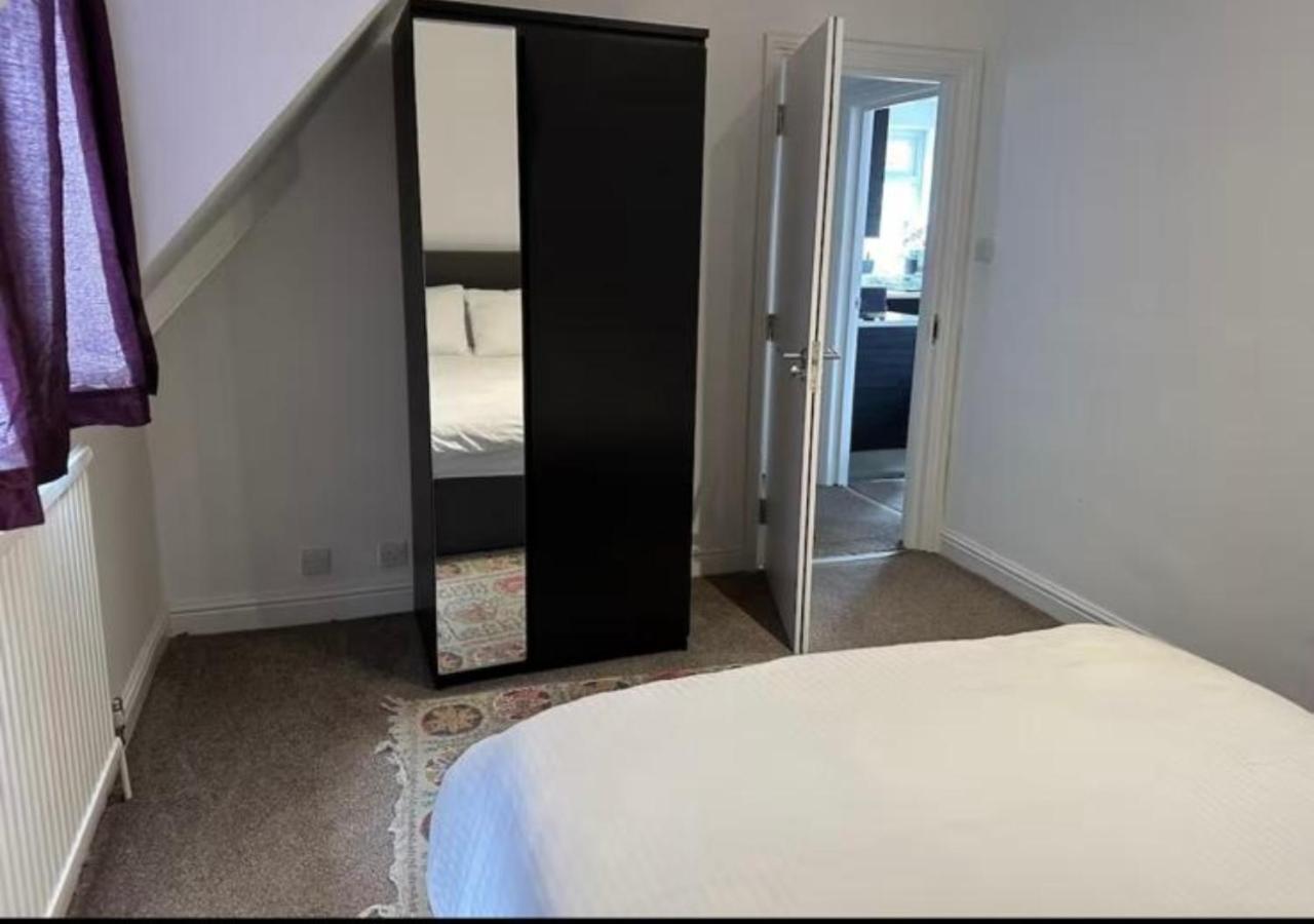 2 Bedroom Flat In Camden Apartment London