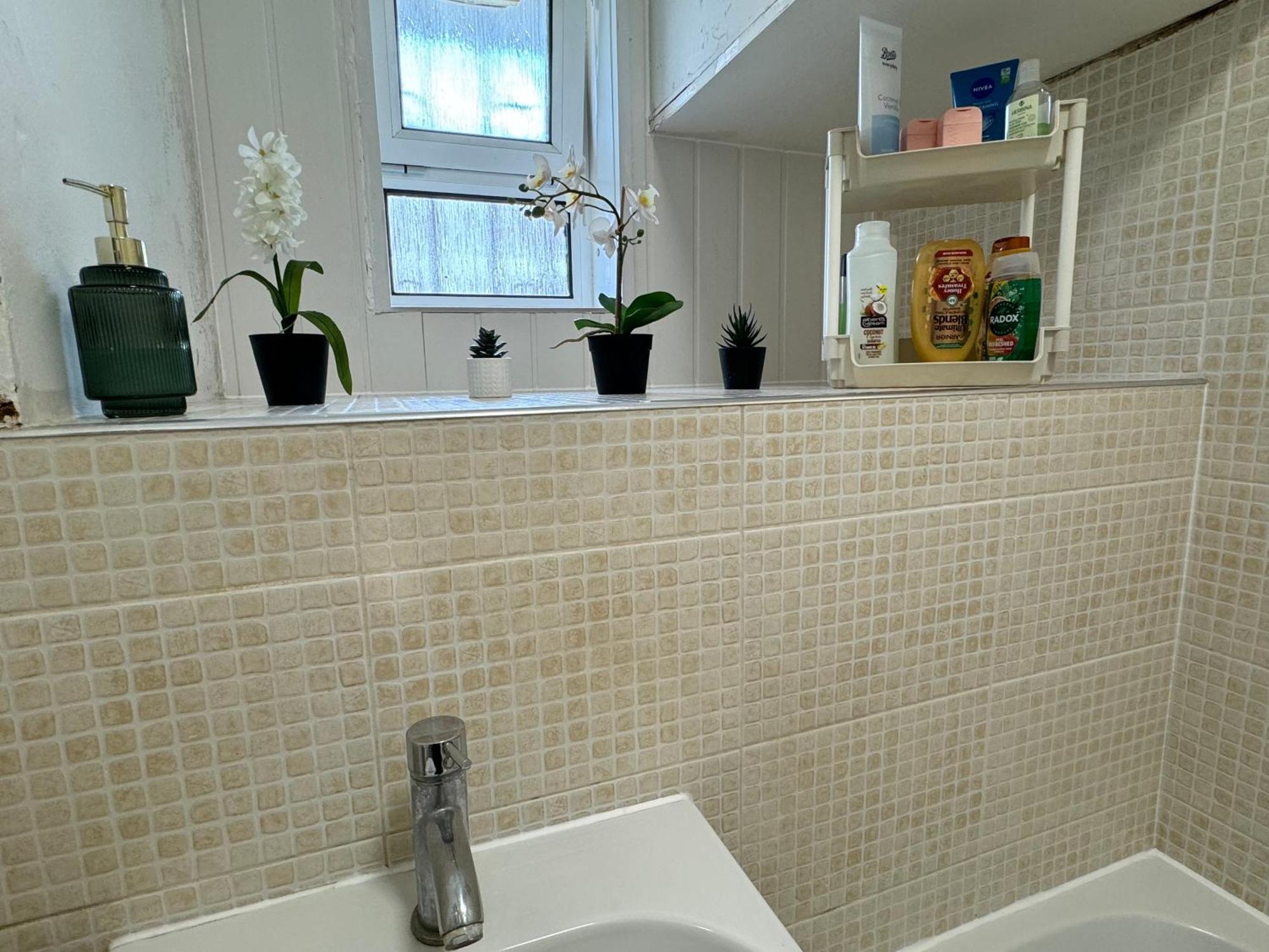 Lovely 1bedroom For 6ppl In Whitechapel, 1min Away To Dlr Station Apartment