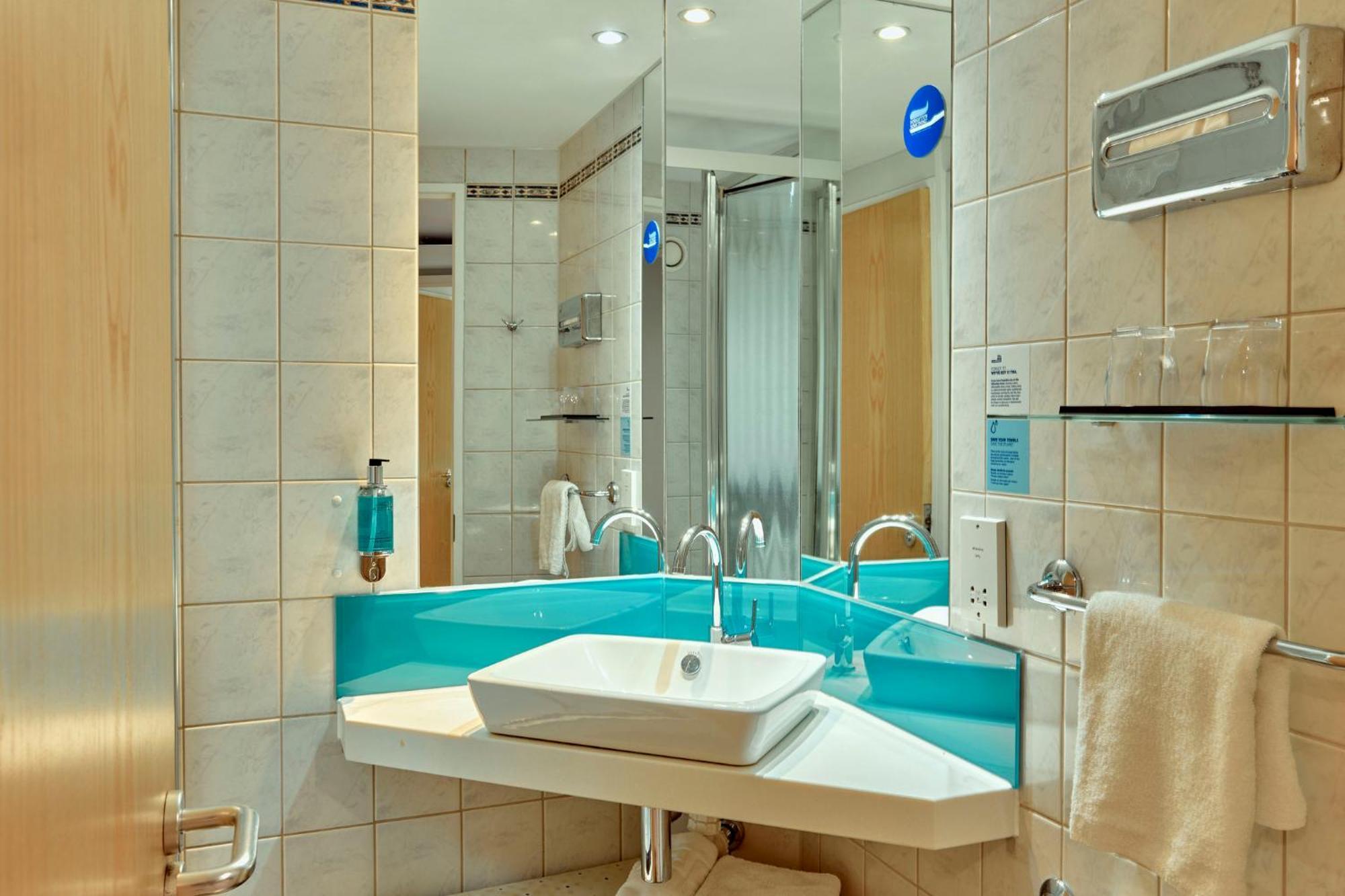 Hotel Express Stratford By Ihg 3*