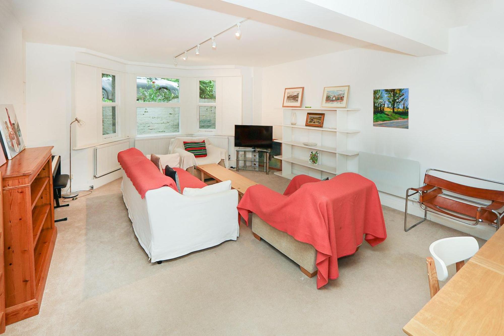 Apartment Elegant 2-bedroom Getaway W Terrace & Garden Views London