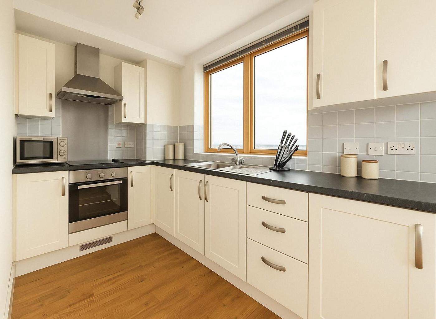 1 Bed Flat In Vibrant Hackney Apartment *