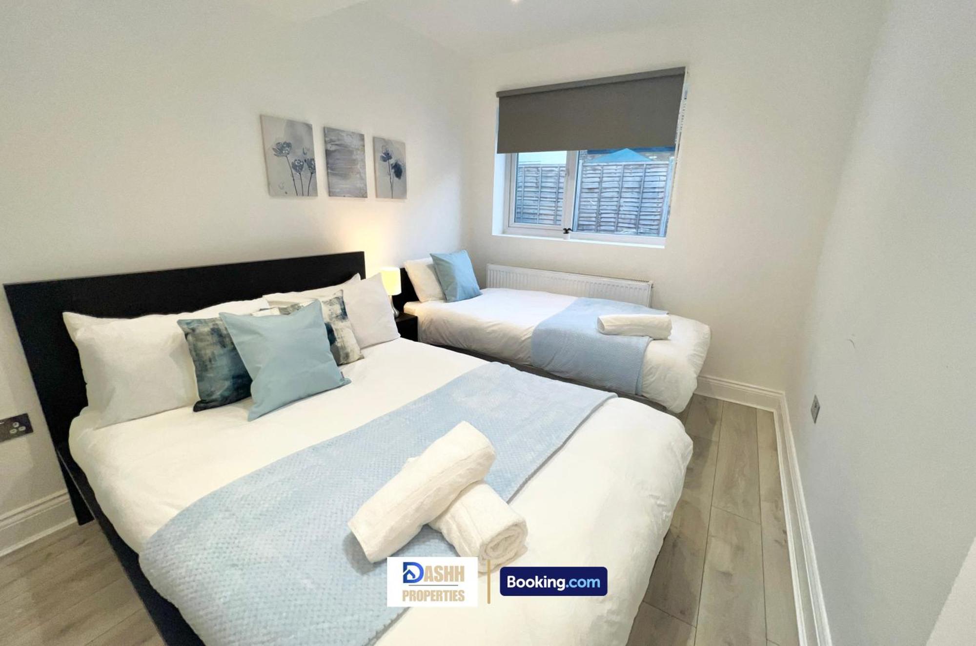 Three Bedroom By Dashh Short Lets & Serviced In Shepherds Bush Sleeps 9 With Free Wifi Vakantiehuis *