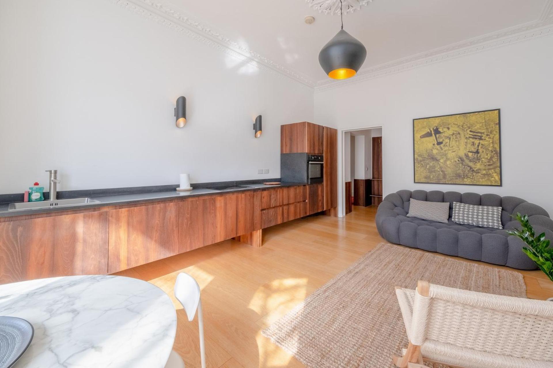 Stylish & Light Victorian 2bd Flat - Holland Park Appartement *
