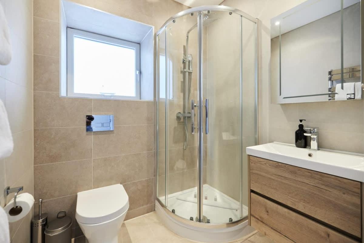 The Wembley Park Corner - Classy 2bdr Flat With Balcony *