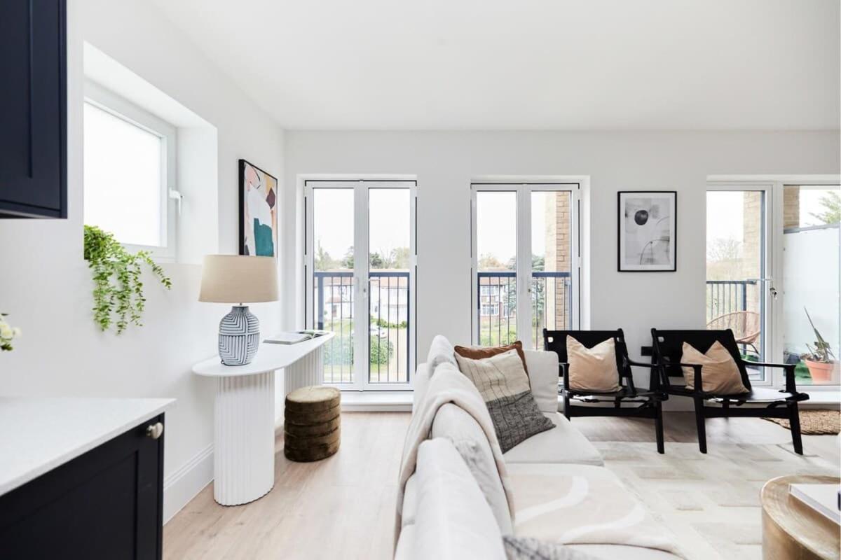 The Wembley Park Corner - Classy 2bdr Flat With Balcony London