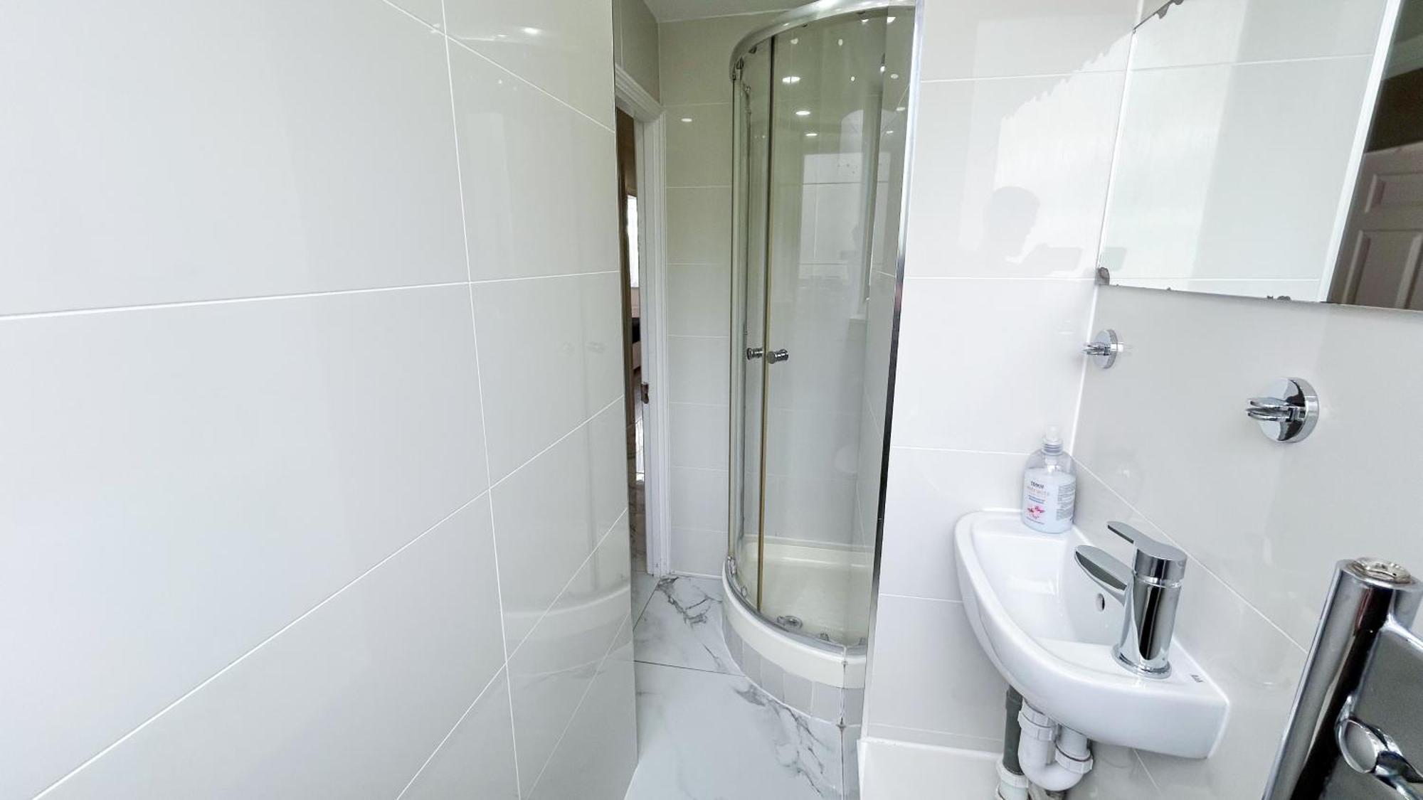 Cosy 3 Bedroom 3 Bathroom Flat With Private Garden- Maida Vale, Near Paddington London