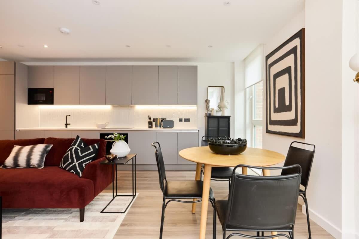 The Tottenham Hale Crib - Trendy 2bdr Flat With Balcony * London