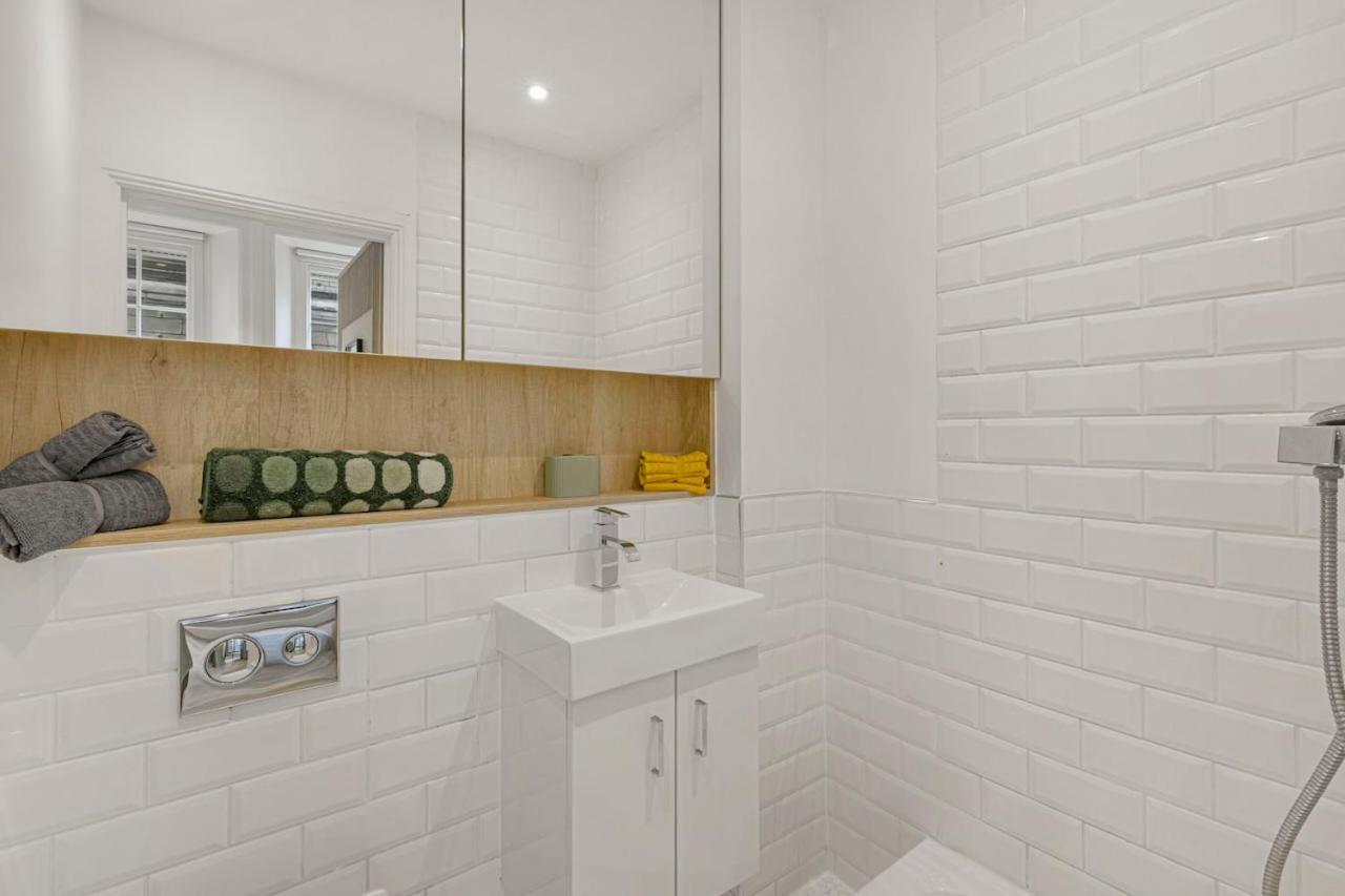 Smart In Sloane Square Apartment