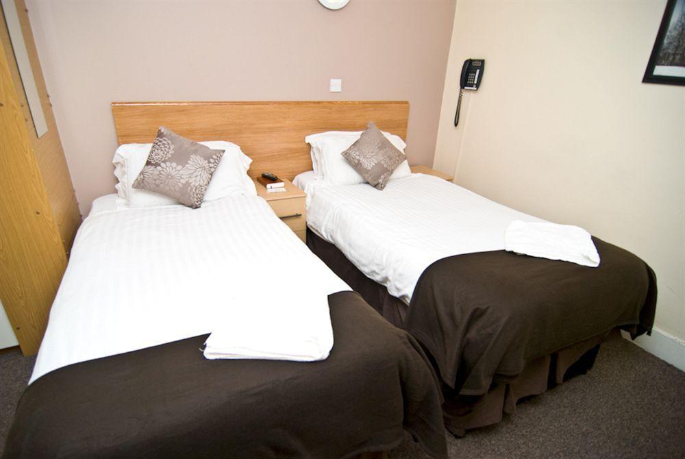Holland Park 3* London