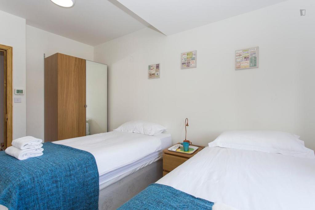 Gasthuis 406 Harrow 2*