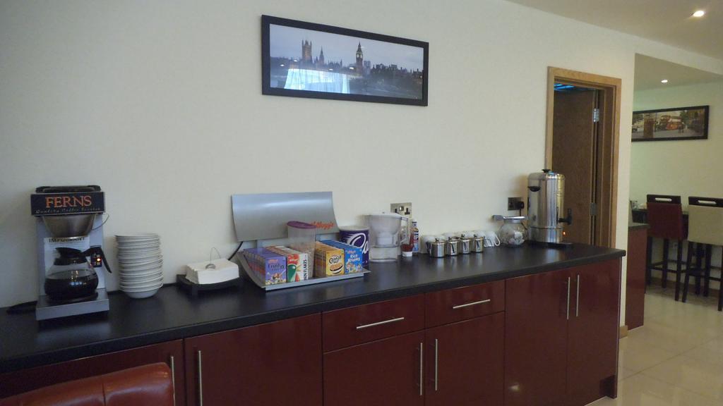 Hotel Regency Parkside London