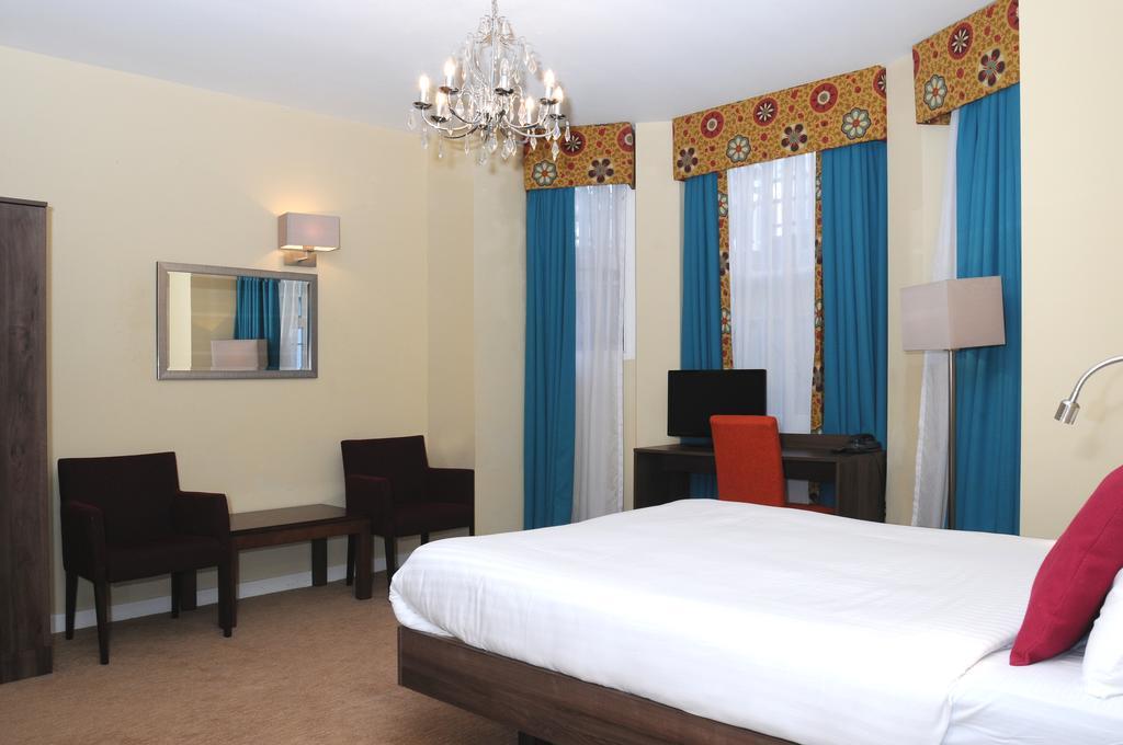 Knaresborough Boutique * London