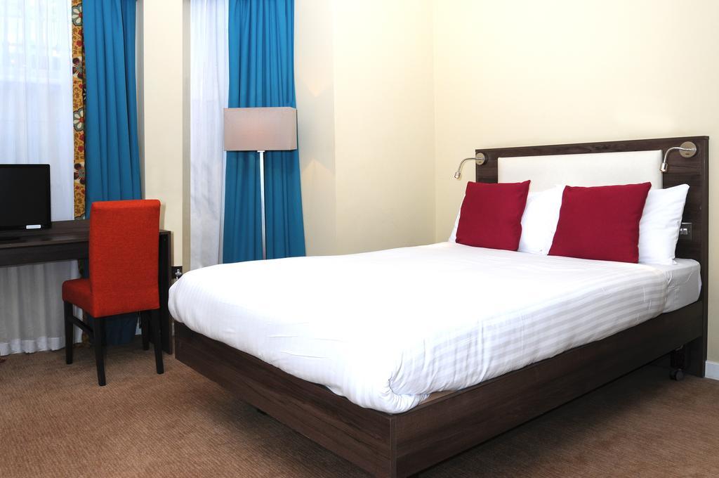 Knaresborough Boutique * London