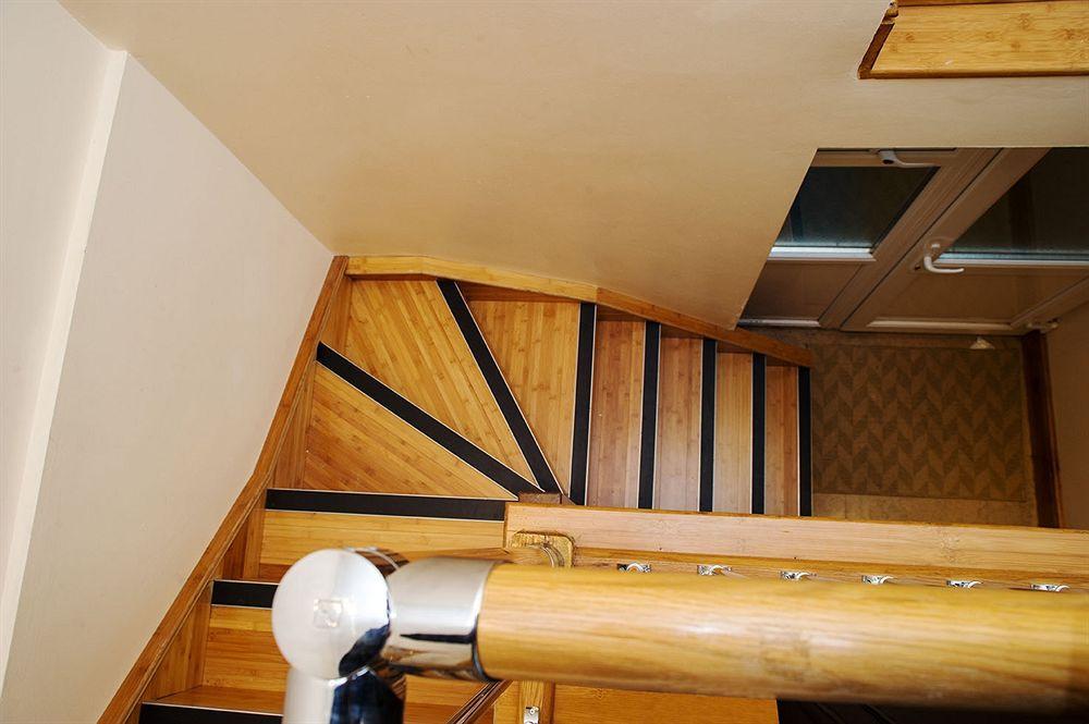 Beaconsfield 3*