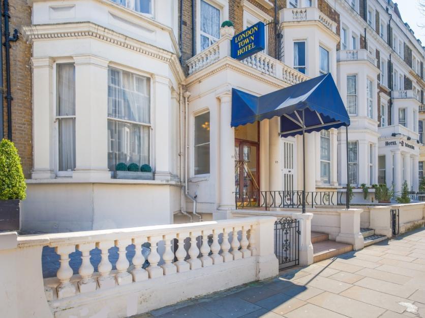 Town 3* London
