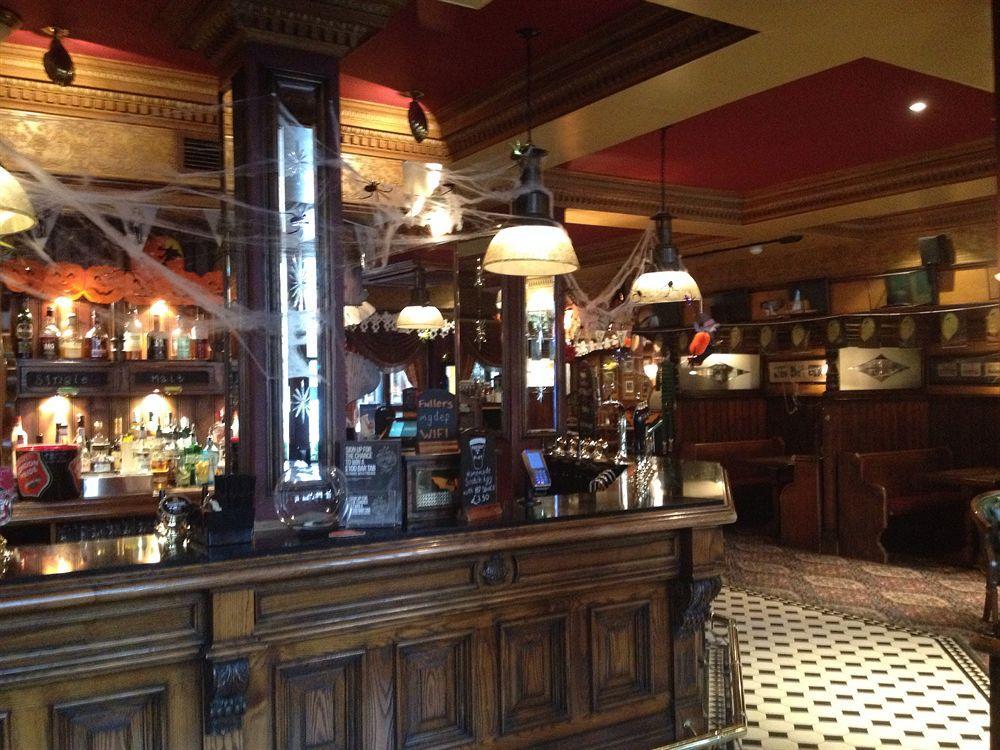 The Mad Hatter Hotel 3*