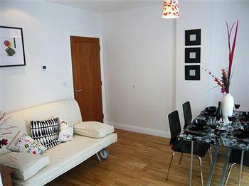 Chancery Lane Apartment *