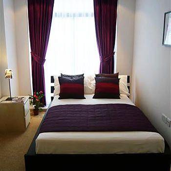 Chancery Lane Apartment *
