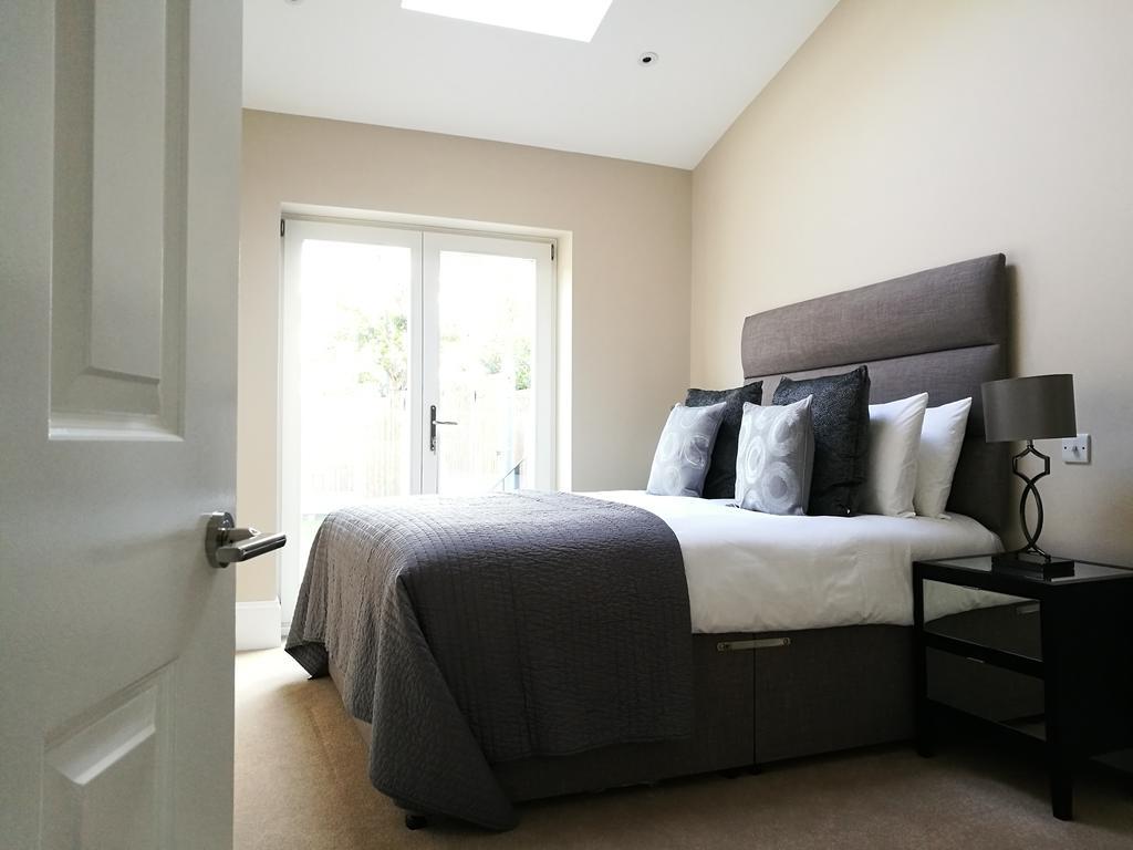 Apple Ealing Apartment London