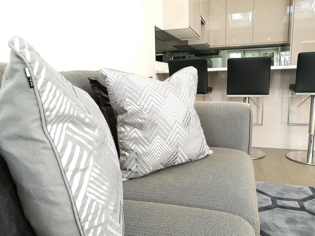 Apartment Apple Ealing London