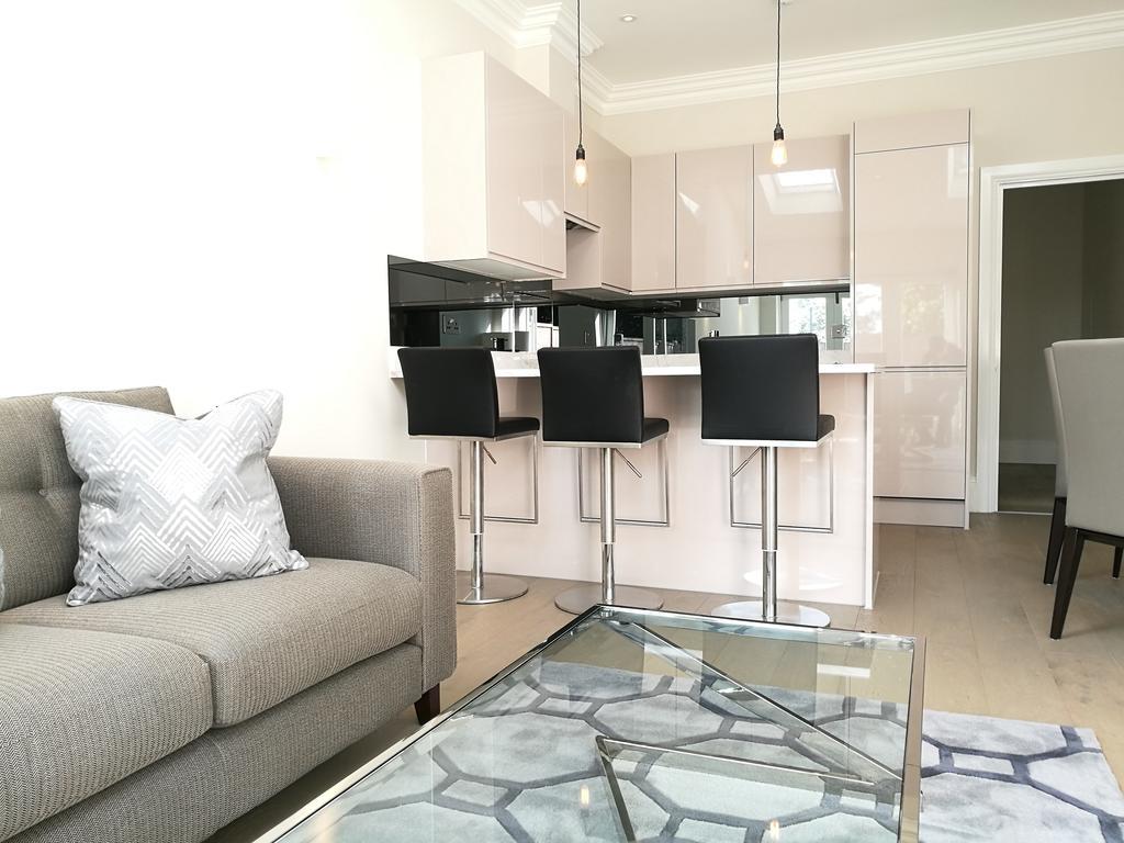 Apple Ealing Apartment London
