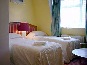 Tria Hotell