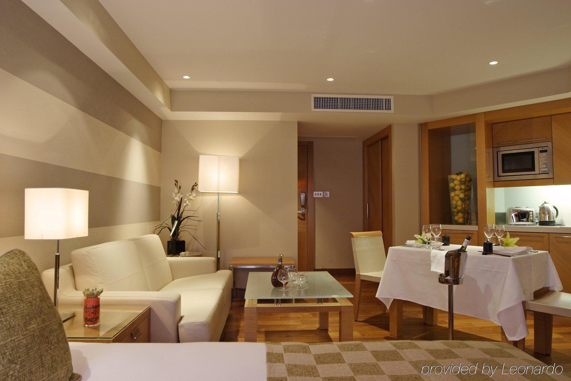 Plaza On The River 5*