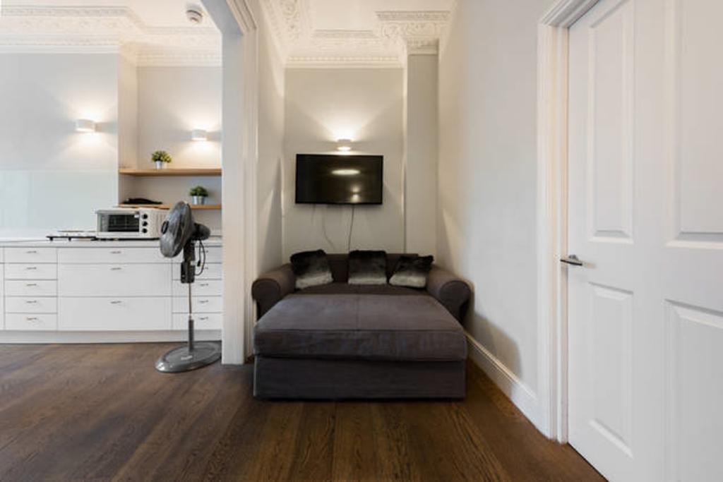 70 Oakley Square Apartment *