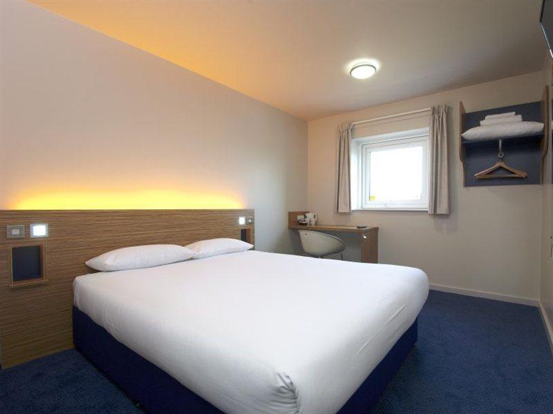Express By Holiday Wembley North Circular Road Hotel 3*
