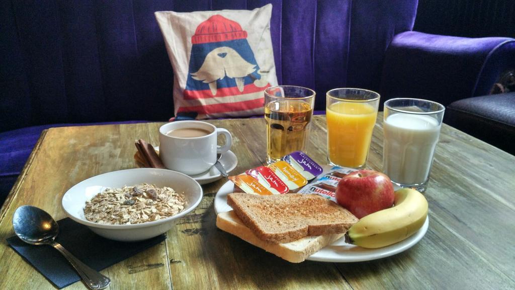 The Walrus Bar&hostel Hostel London