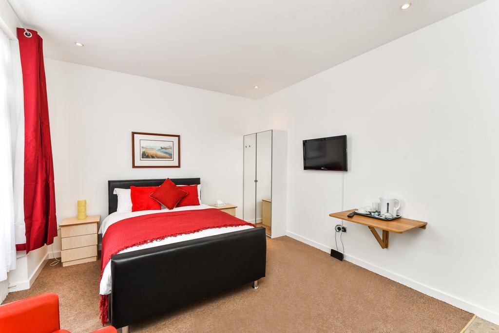 Guest house Riverbank London