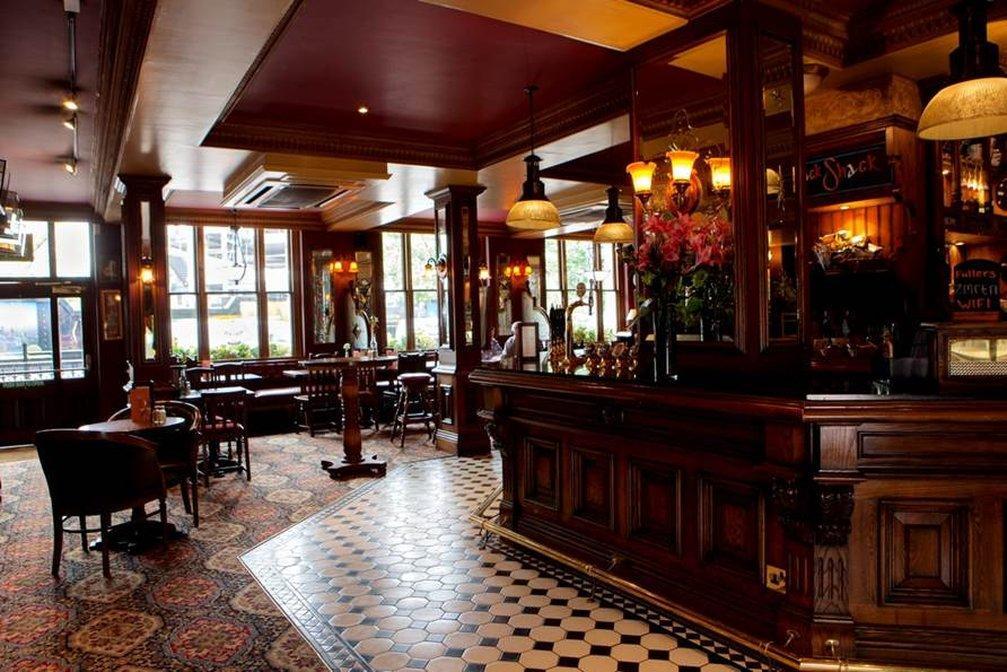 The Mad Hatter 3* London