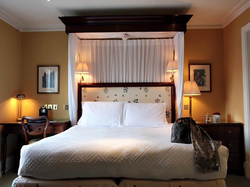 Roseate House Hotel