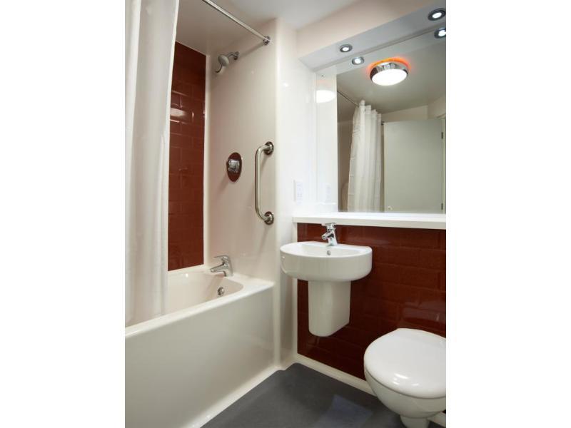 Travelodge Chessington Tolworth Hotel London