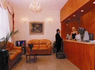 Tria Hotell 4*