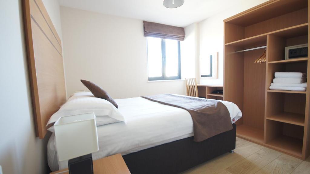 Leilighet Crompton Court London
