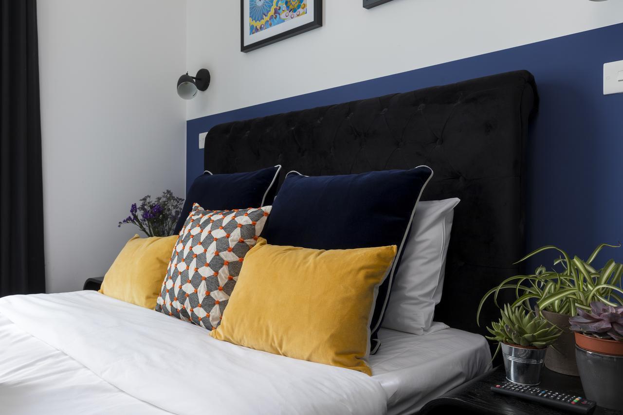 6 Portobello Road * London