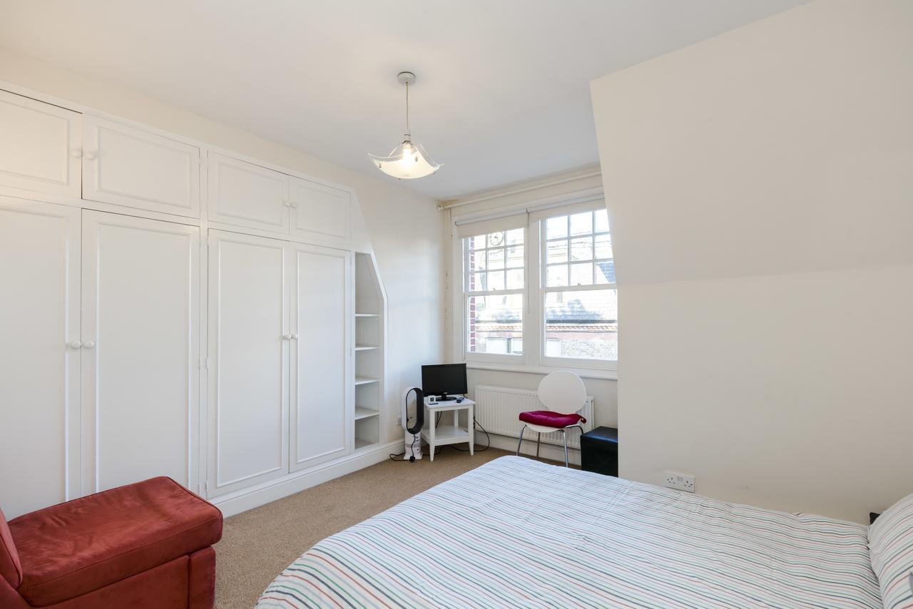 2 Bedroom Modern On Historic Marylebone Lane Apartment London