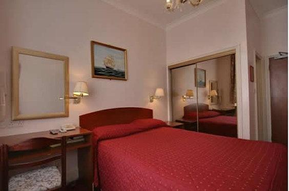 Hotel St George's 2*
